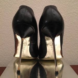Santa Cruz leather pumps w/ steel stilleto